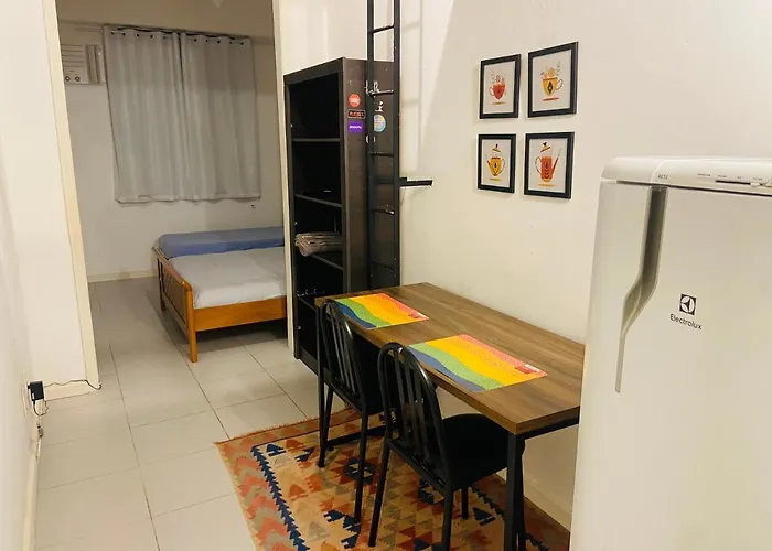 STUDIO COMPLETO na praia de COPACABANA, perto Ipanema Gal Osório, com ar, wifi, netflix, até 3 pessoas, pauloangerami SF138 Rio de Janeiro